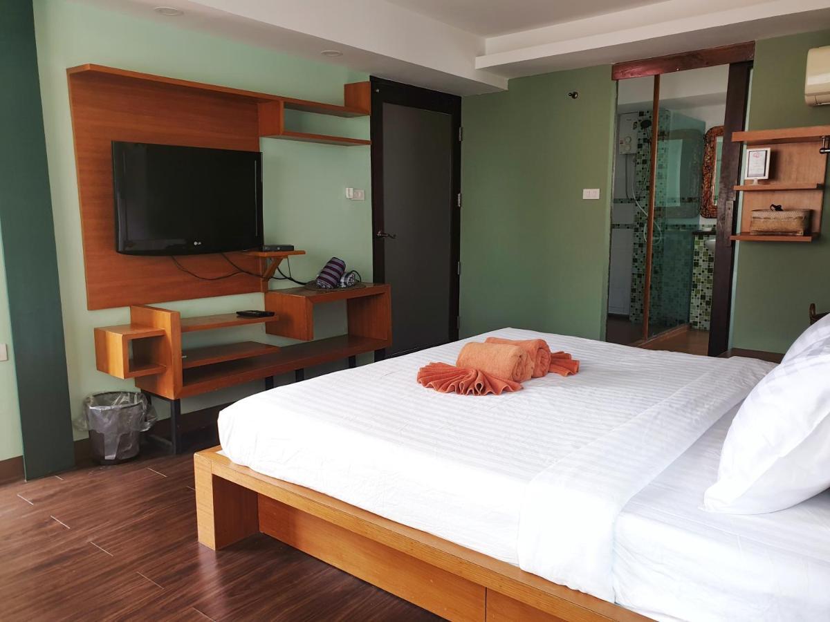 Island Cafe&Hostel Koh Lipe Exterior photo